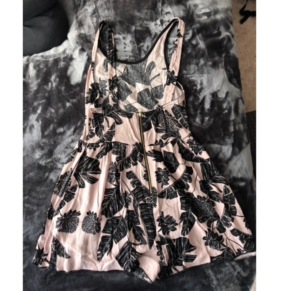 Floral/Leaf Print Romper - Picture 2 of 4